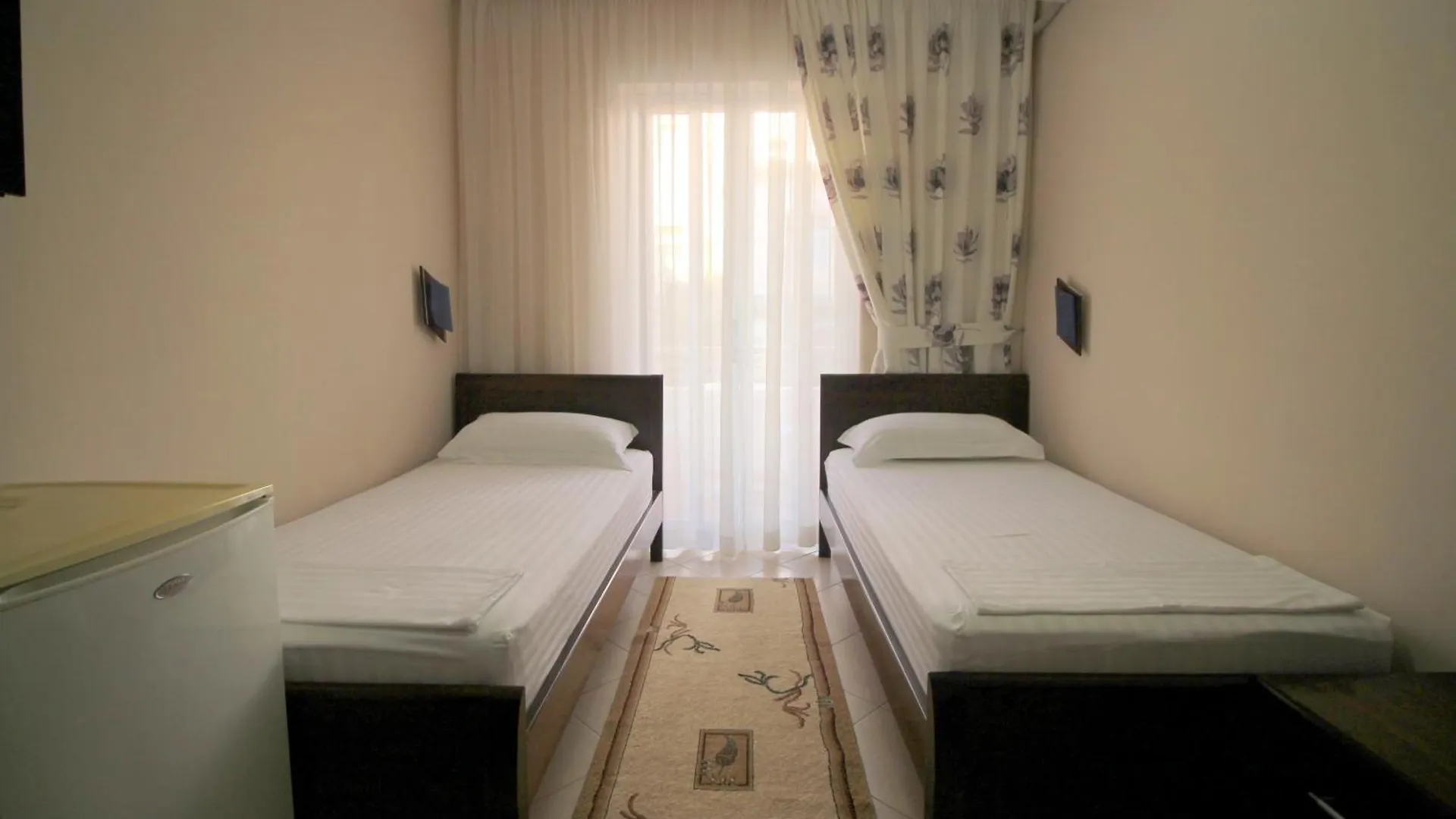 Elena Hotel Sarandë 3*,