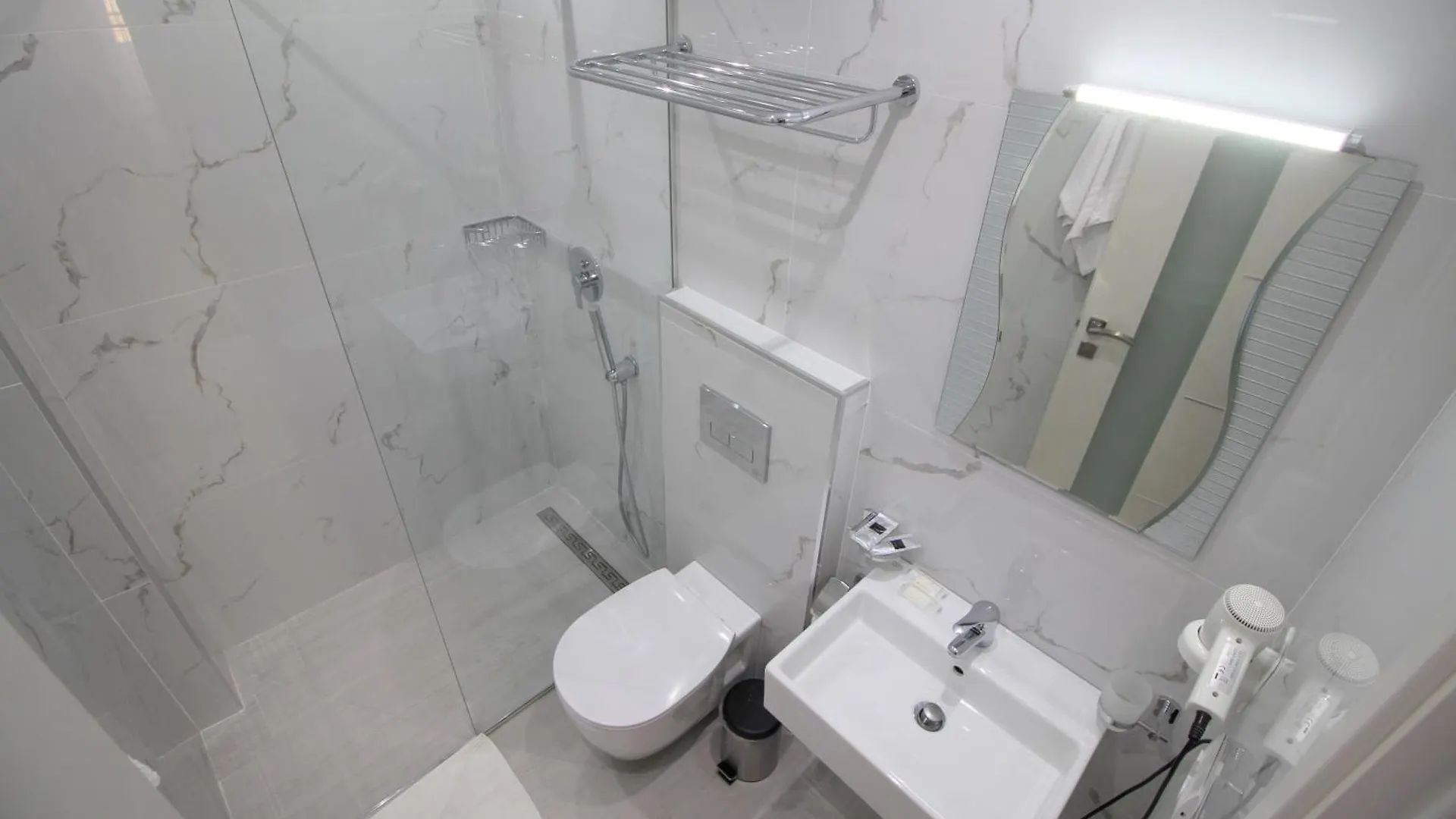 Elena Hotel Σαράντα 3*,