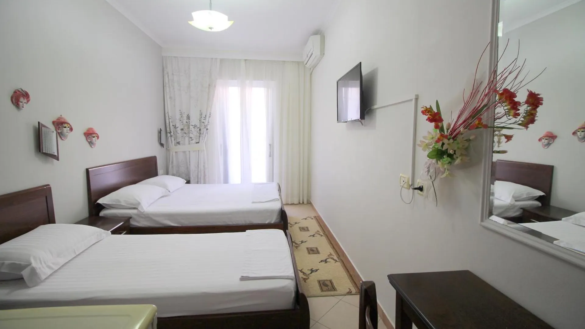 Elena Hotel Sarandë 3*,