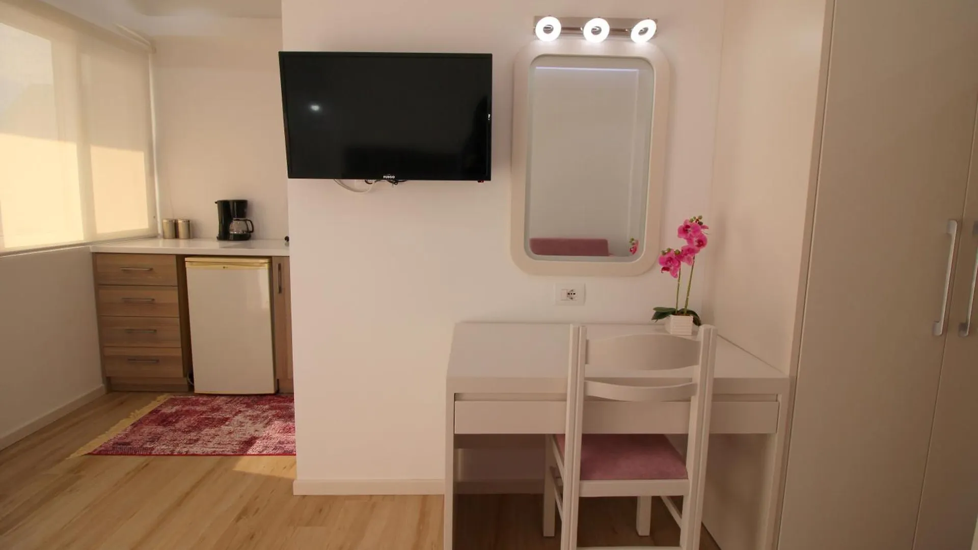 Elena Hotel Sarandë 3*,