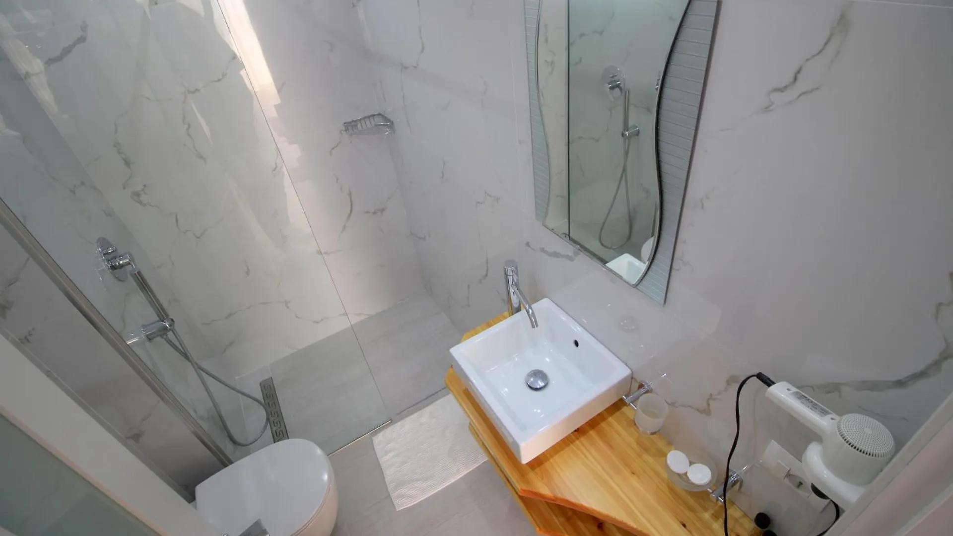 Elena Hotel Sarandë
